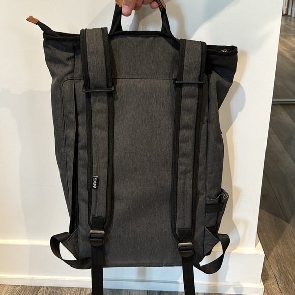 PKG backpack with laptop sleeve - Picture 4 of 12